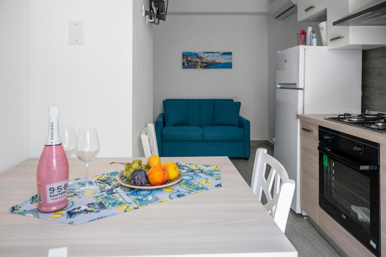 White Apartments & Spa 아볼라 외부 사진